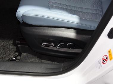 長安汽車-長安CS75PHEV