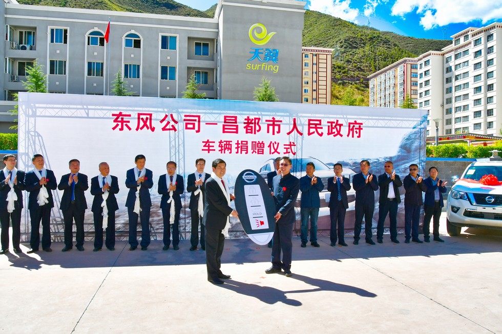 東風(fēng)捐贈車輛 慶祝昌都解放70周年