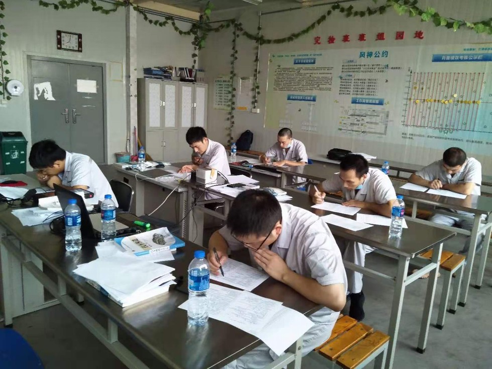 為工匠成長筑平臺、搭舞臺、設(shè)擂臺