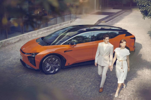 從汽車大國到汽車強國，電動汽車彎道超車可行嗎？