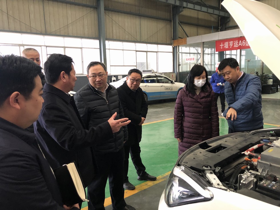東風乘用車公司：全員三比三看 爭相建功營銷