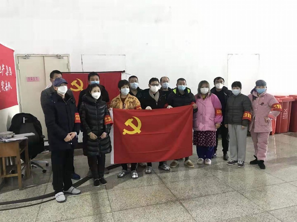 勇當先鋒敢打頭陣，戰疫復工黨旗飄飄
