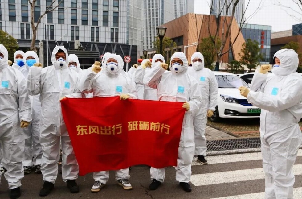 勇當先鋒敢打頭陣，戰疫復工黨旗飄飄