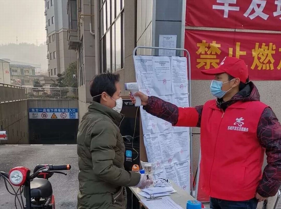 一抹“志愿紅” 溫暖戰疫路-東風志愿者積極參與疫情防控綜述