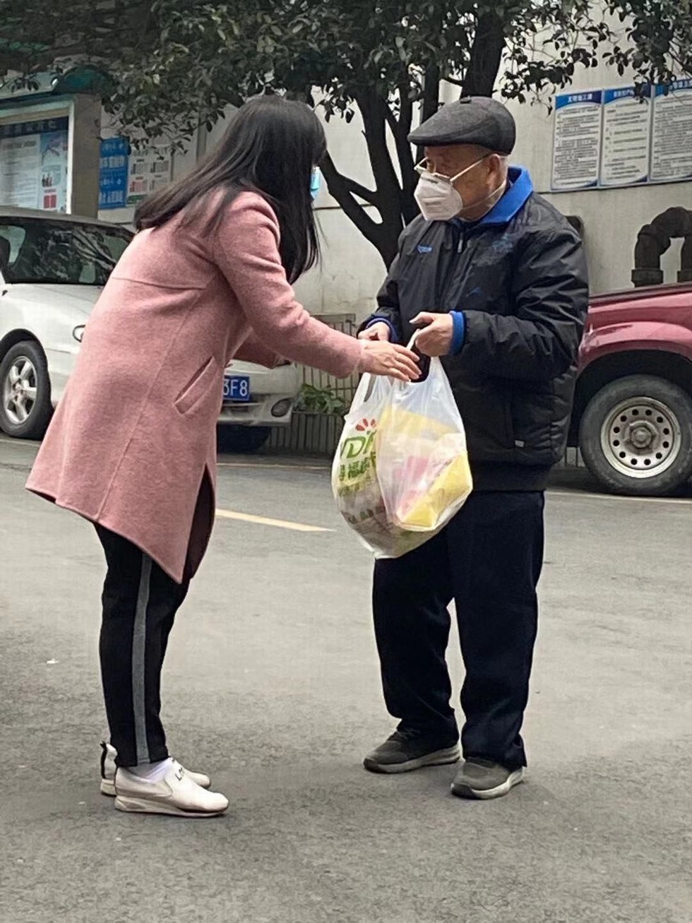 東風公司離退休人員管理服務中心張曉蓉：熱心服務離休干部
