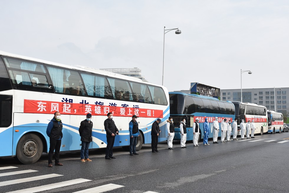 東風公司“點對點”包車送滯漢員工離漢返崗
