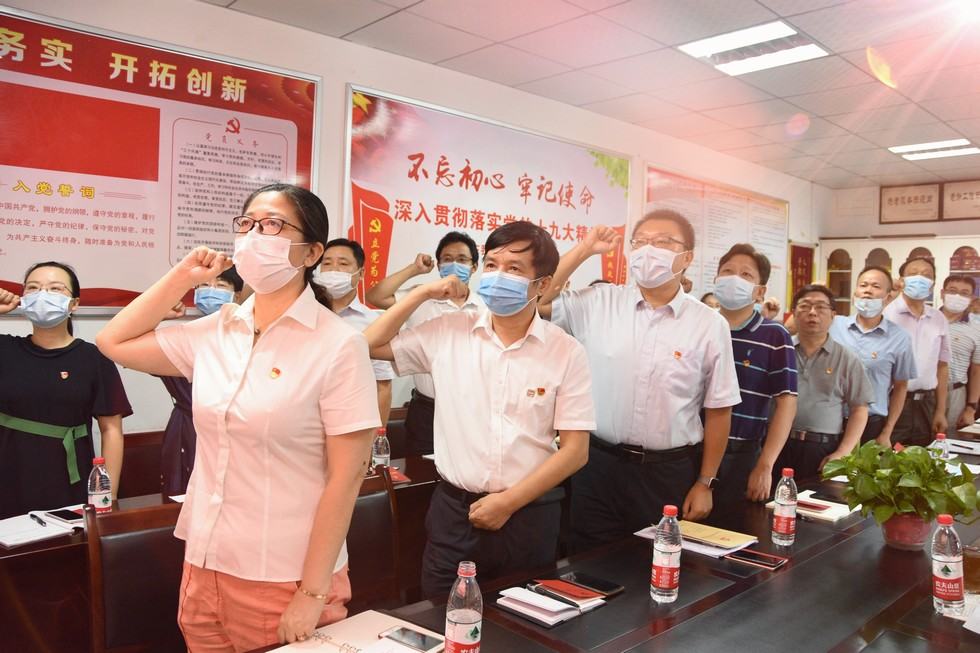 東風公司區域管理中心黨員下沉社區