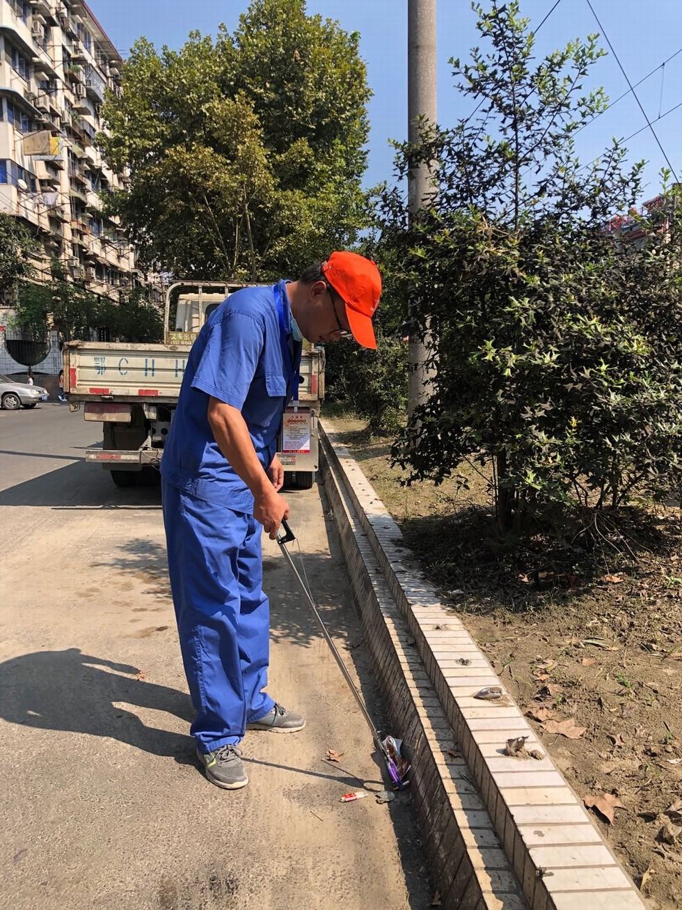 東風特裝：黨員下沉社區(qū) 共建文明城市
