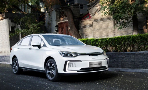 北汽新能源BEIJING-EU5，心滿意足的純電動轎車