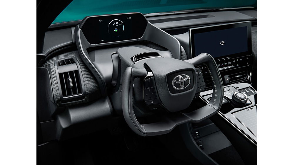 TOYOTA bZ純電動專屬系列首款車型bZ4X揭開神秘面紗，盡顯別樣自由