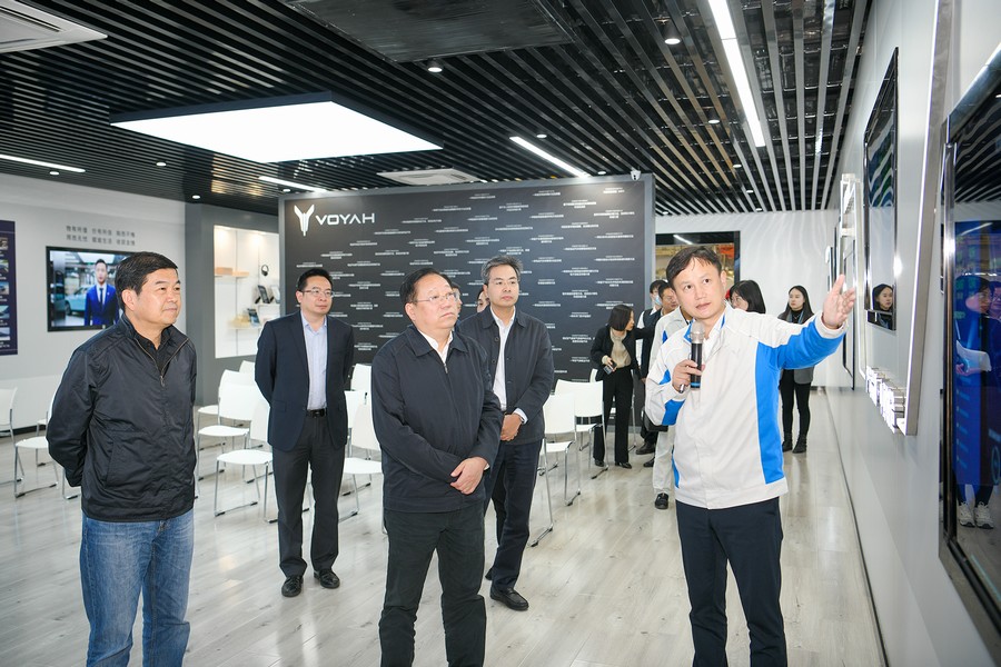 湖北省總工會領導調研嵐圖汽車
