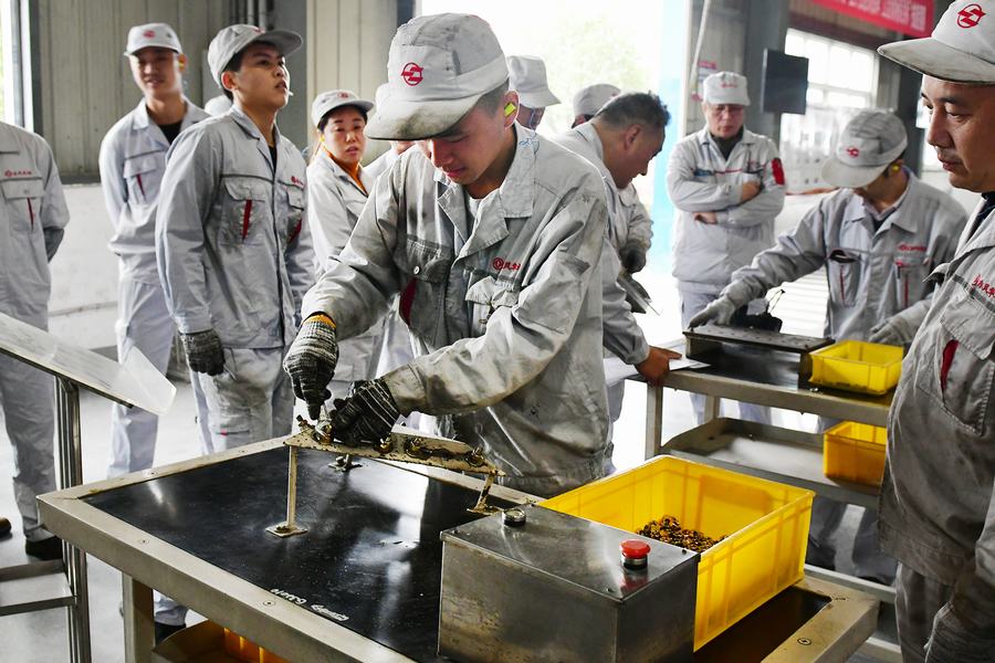 發揚工匠精神 爭當金牌工人