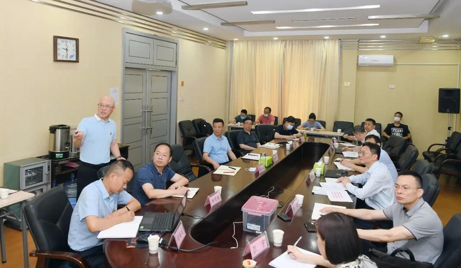 黃偉在公司十堰基地調(diào)研