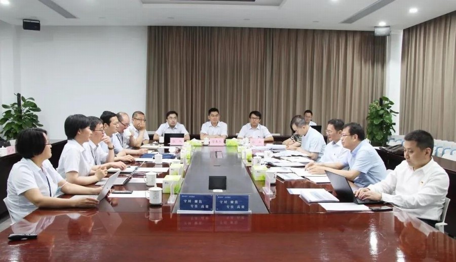 黃偉在公司十堰基地調(diào)研