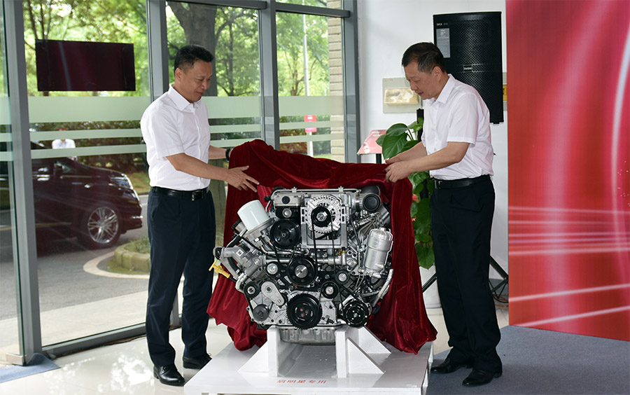 完全自主開發 性能世界領先 公司首款V8柴油發動機點火