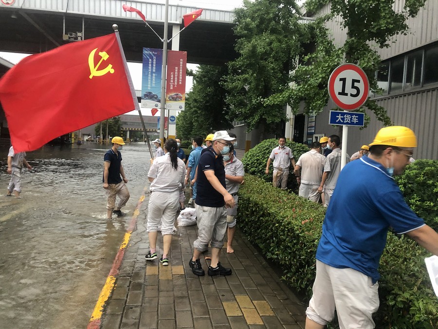 東風(fēng)日產(chǎn)鄭州工廠基層黨組織和廣大黨員守土有責(zé)戰(zhàn)大汛