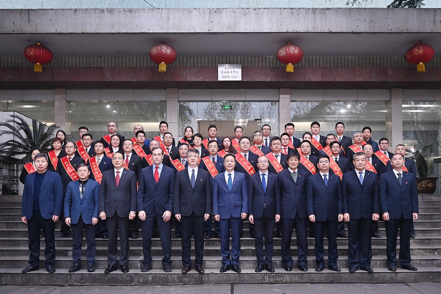 喜獲榮譽不驕傲 以勵再戰(zhàn)立新功——東風(fēng)商用車表彰2021年度先進