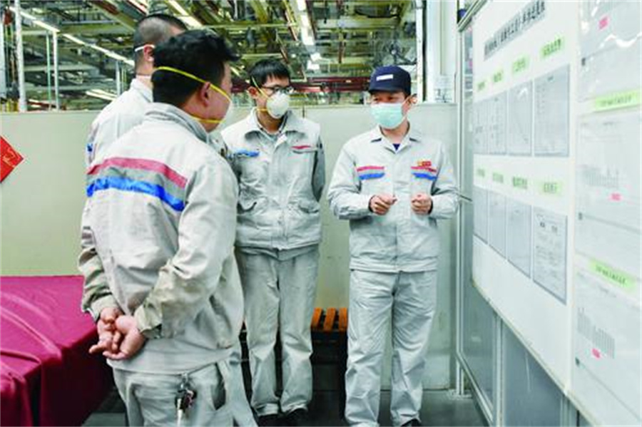 專訪全國人大代表、神龍公司武漢工廠焊裝鈑金工楊祉剛