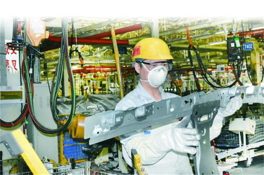 專訪全國人大代表、神龍公司武漢工廠焊裝鈑金工楊祉剛