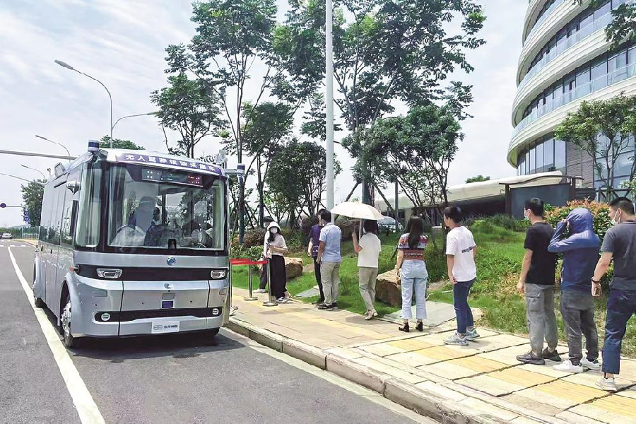 東風悅享無人駕駛核酸采集車來了