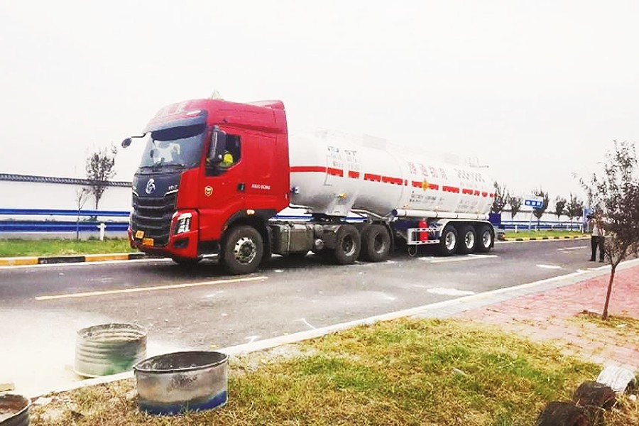 乘龍H5超輕版成河南省危運(yùn)處置大比武指定用車(chē)