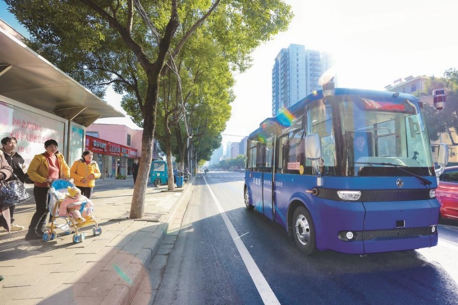 東風無人駕駛公交車在十堰試運營