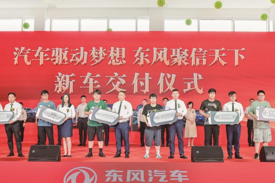 東風(fēng)汽車商城寧波寧海店開業(yè)