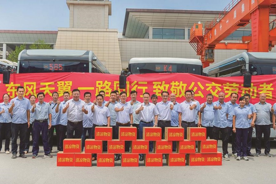 東風汽車股份慰問公交勞動者