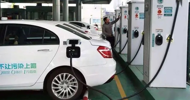 特斯拉再降價，20萬都不會是最低價，國內(nèi)車企能彎道超車嗎？