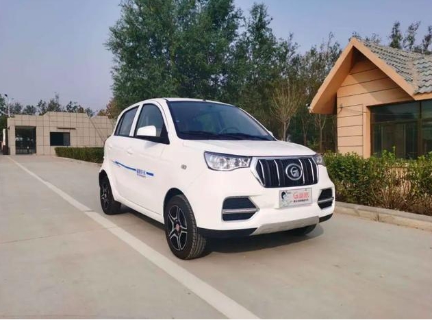 最高時速50km&h，搭載72V電瓶，豪華老年代步電動車來了