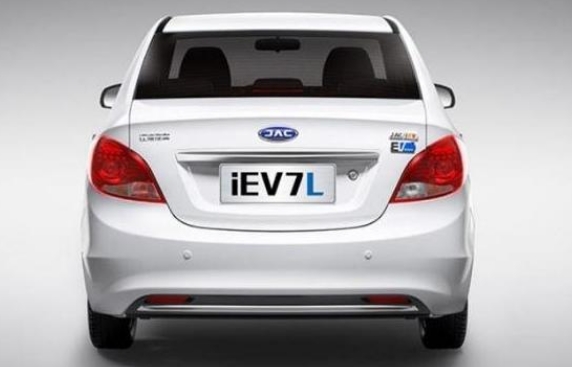 外觀時尚運動，續航是短板，全新A級電動轎車江淮iEV7L上市