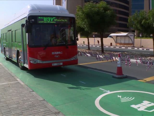 迪拜成功測試SMFIR無線充電技術讓電動汽車邊開邊充電