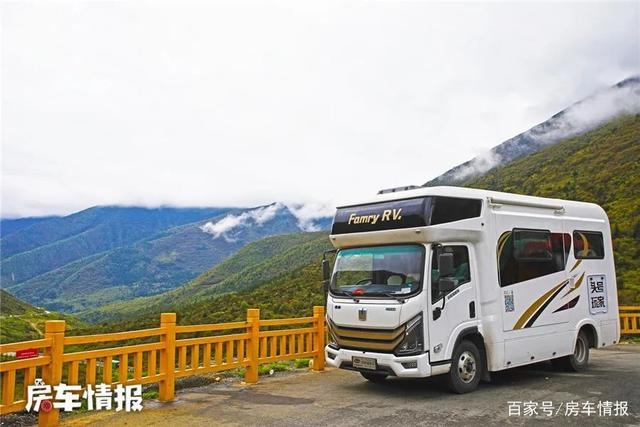 續(xù)航500公里的新能源房車(chē)，自帶“發(fā)電機(jī)”充電省事兒，住一家6口