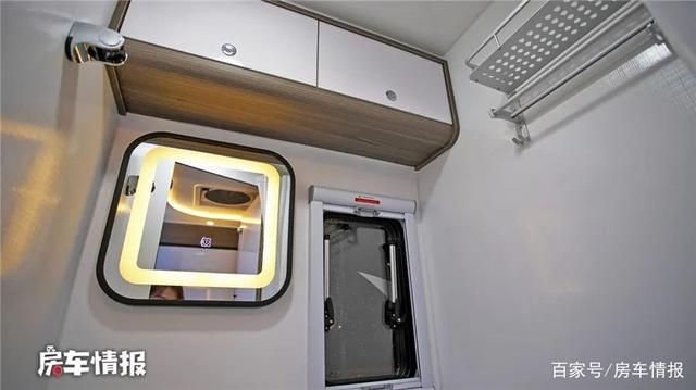 續(xù)航500公里的新能源房車(chē)，自帶“發(fā)電機(jī)”充電省事兒，住一家6口