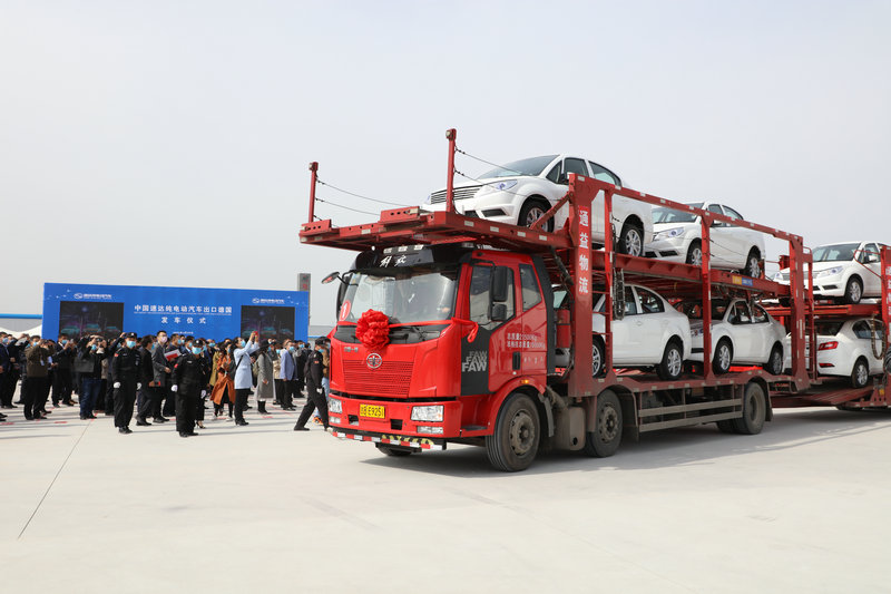 河南速達首批200輛純電動轎車出口德國拓展國際影響力