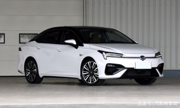 15級電動轎車點評:NEDC續(xù)航最長與最省心的選項