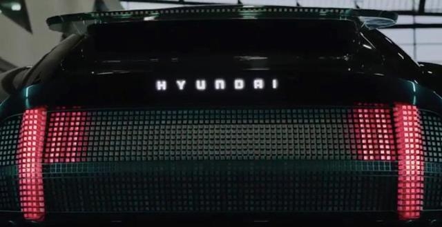 這款名叫“預(yù)言”的概念車揭示了現(xiàn)代汽車未來電動車?yán)砟?></div><p style=