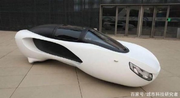 國內首款兩輪電動汽車，不管你橫著開、豎著開，都不會翻車