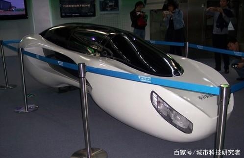 國內首款兩輪電動汽車，不管你橫著開、豎著開，都不會翻車