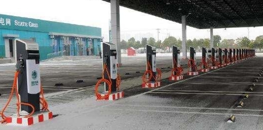 電動汽車,要求充電設(shè)施向高安全性、快速化、通用化目標(biāo)靠近