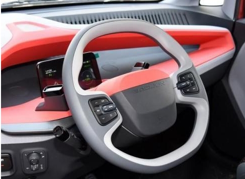 寶駿E200微型電動汽車，好開好停成短途代步出行神器