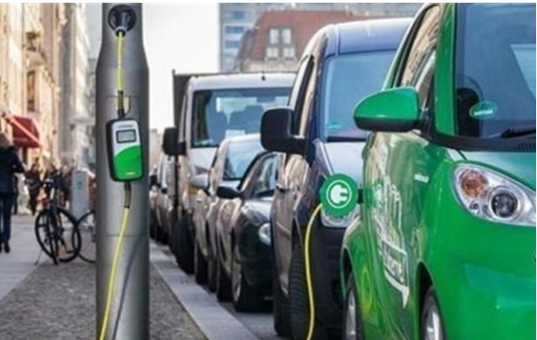 國六之后又一新政落地，燃油車不讓買，電動車該怎么選？