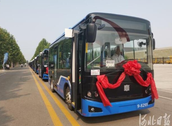 河北石家莊：24輛微公交純電動(dòng)汽車(chē)駛?cè)胝ü懦?></p><p style=