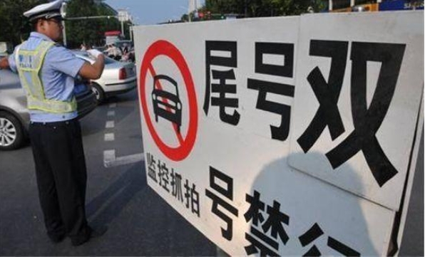 不限行不限號,養車便宜,電動汽車粉絲最后買了一輛兩座,滿意