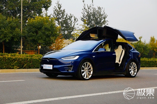 純電動敞篷車來了？四家英國企業聯合打造，續航640公里！