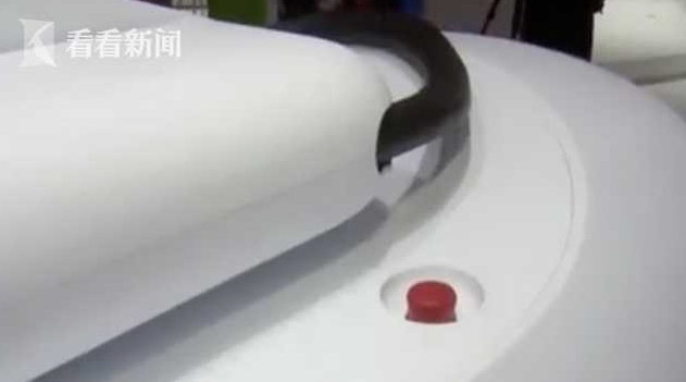 遠(yuǎn)景綠色充電機(jī)器人“摩奇”有效實現(xiàn)“車樁分離”