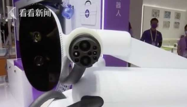 遠(yuǎn)景綠色充電機(jī)器人“摩奇”有效實現(xiàn)“車樁分離”
