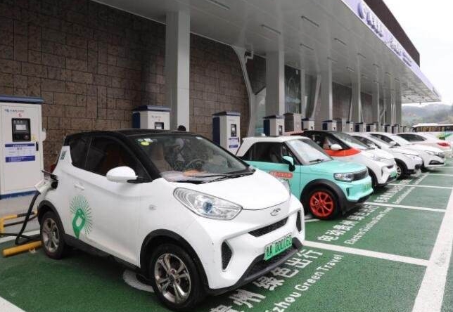 中國新能源汽車產(chǎn)銷量領跑全球
