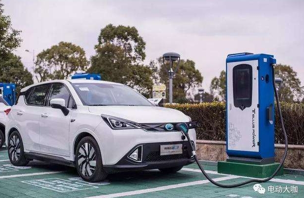 新能源汽車專屬保險上線多家險企“開門紅”