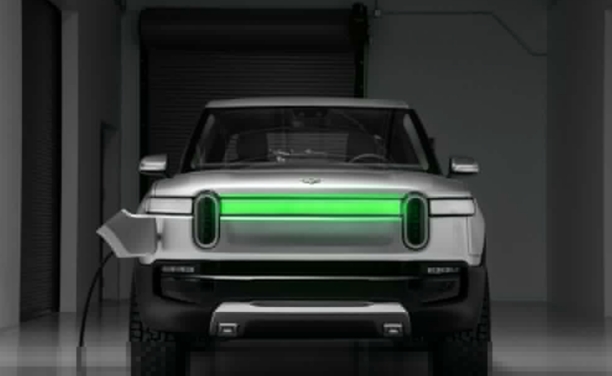 搶走特斯拉高管，電動(dòng)汽車公司Rivian推出專屬充電網(wǎng)絡(luò)